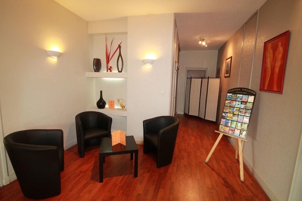 Adonis Lyon Est Hotel Artys Saint-Priest-en-Jarez Bagian luar foto