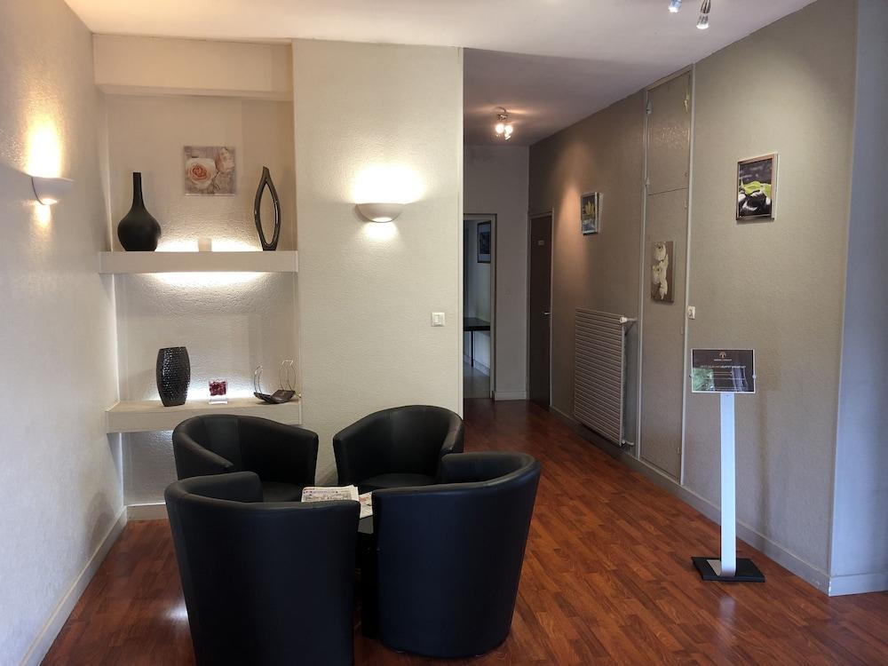 Adonis Lyon Est Hotel Artys Saint-Priest-en-Jarez Bagian luar foto