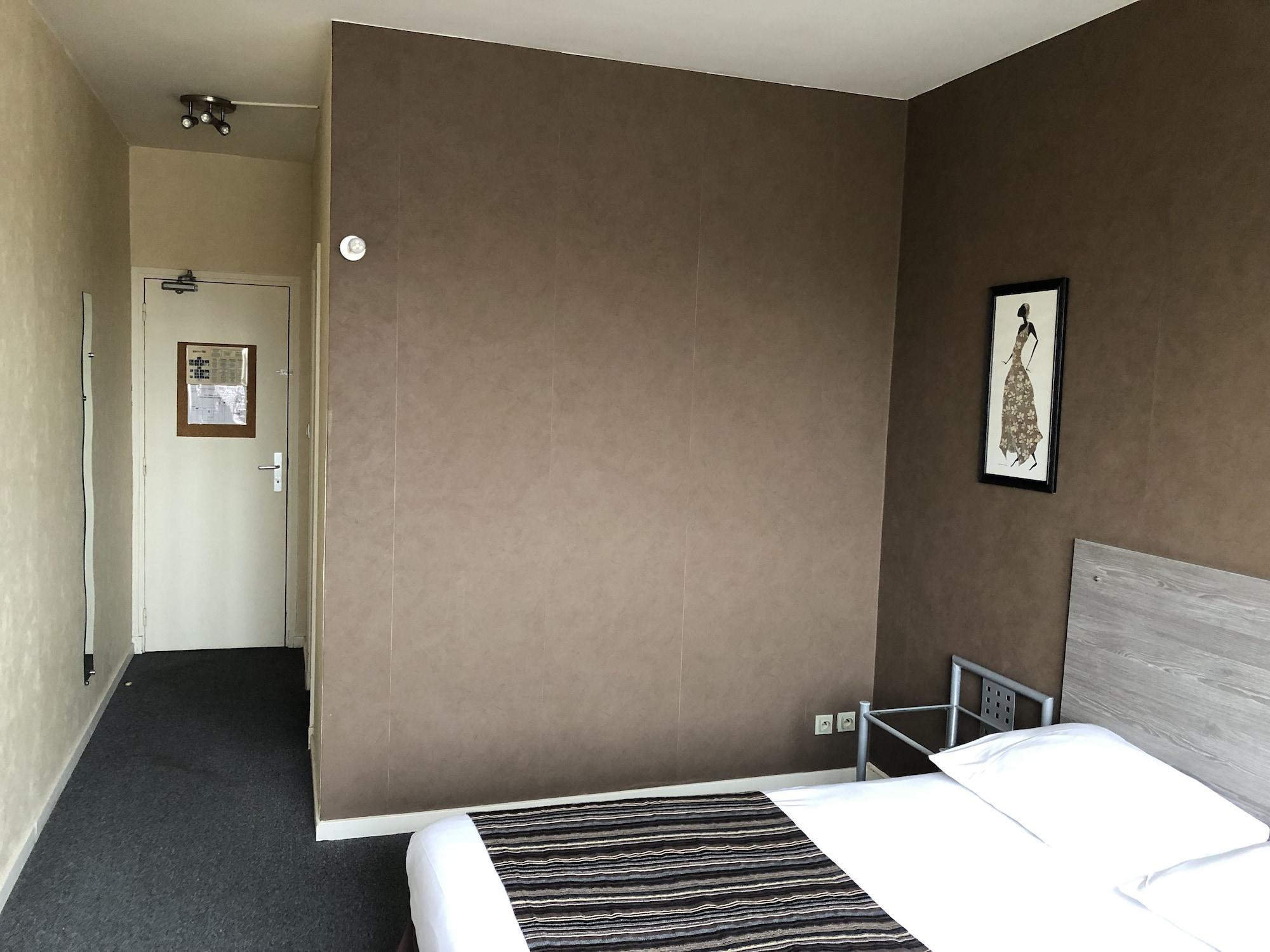 Adonis Lyon Est Hotel Artys Saint-Priest-en-Jarez Bagian luar foto
