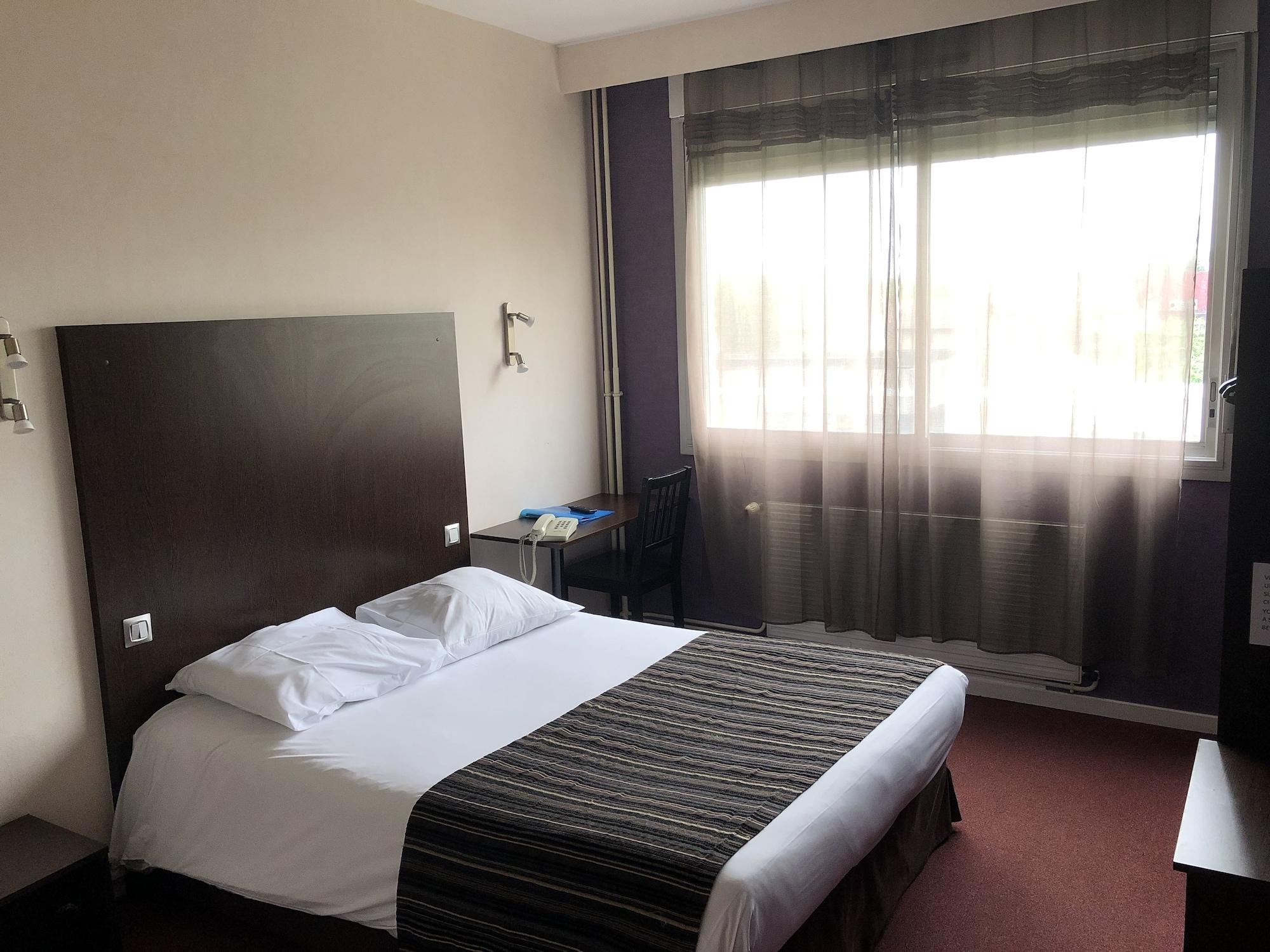 Adonis Lyon Est Hotel Artys Saint-Priest-en-Jarez Bagian luar foto