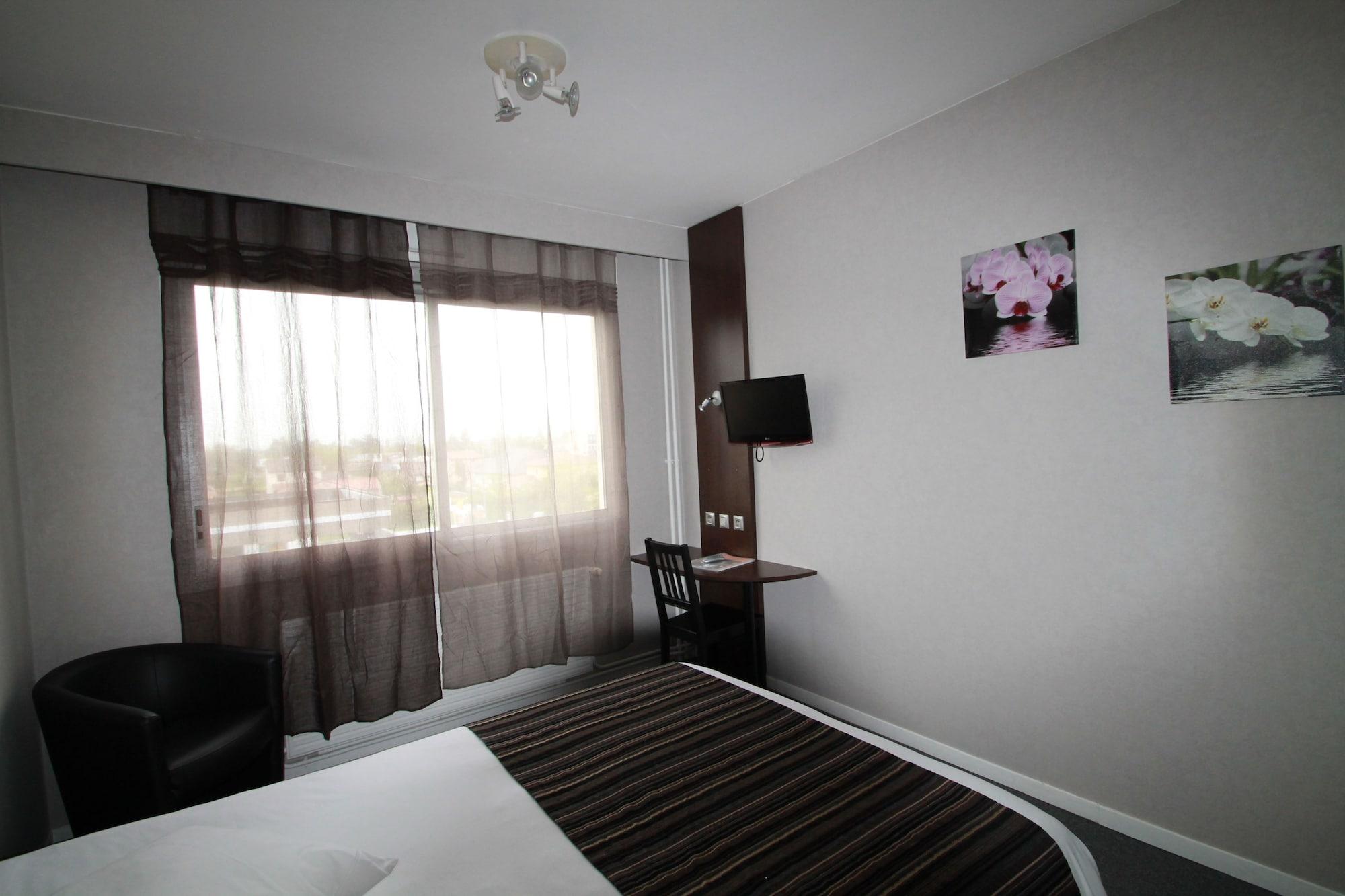 Adonis Lyon Est Hotel Artys Saint-Priest-en-Jarez Bagian luar foto