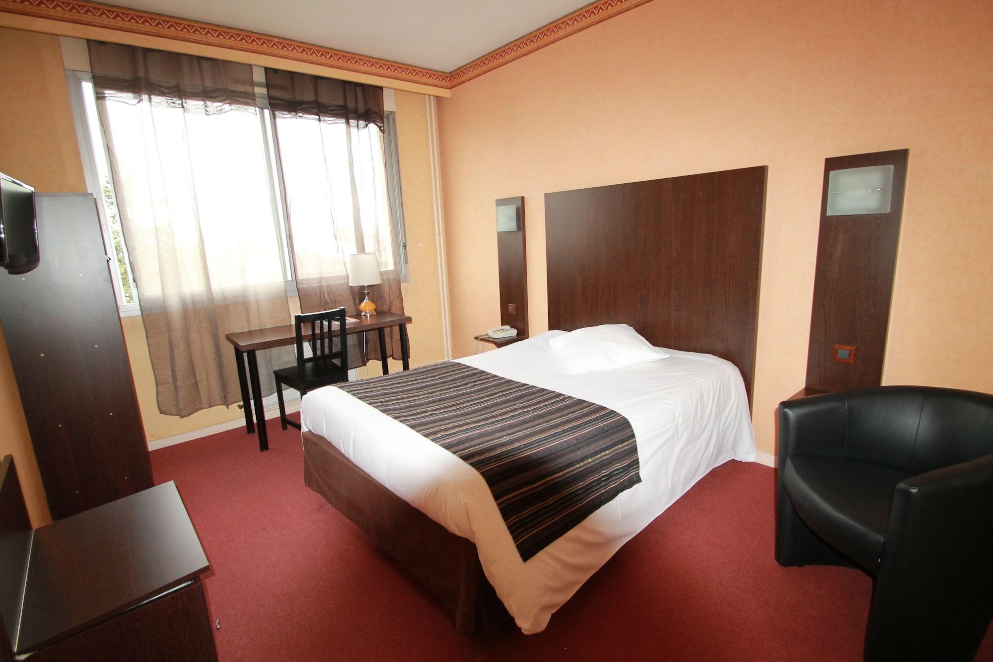 Adonis Lyon Est Hotel Artys Saint-Priest-en-Jarez Bagian luar foto