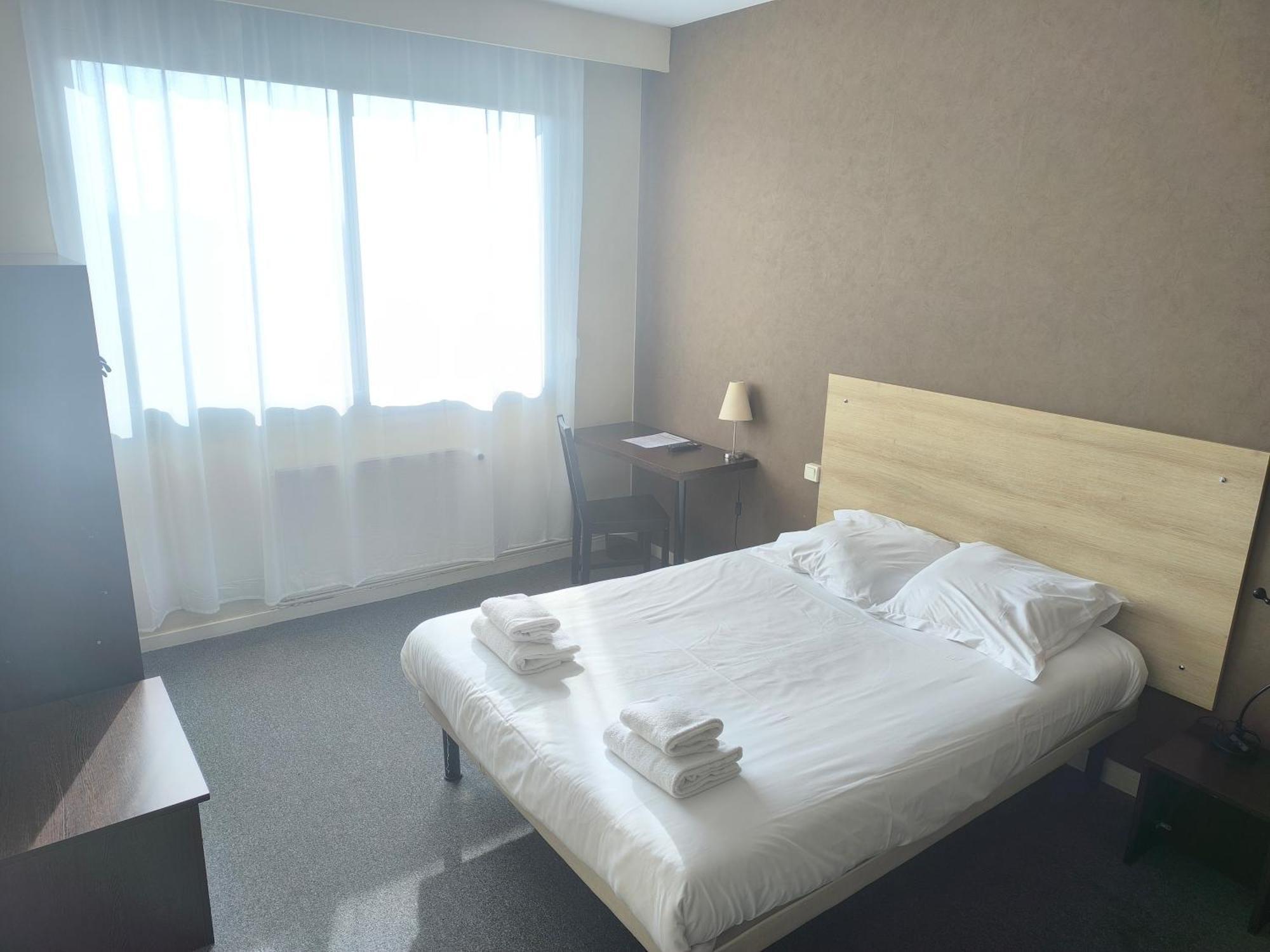 Adonis Lyon Est Hotel Artys Saint-Priest-en-Jarez Bagian luar foto