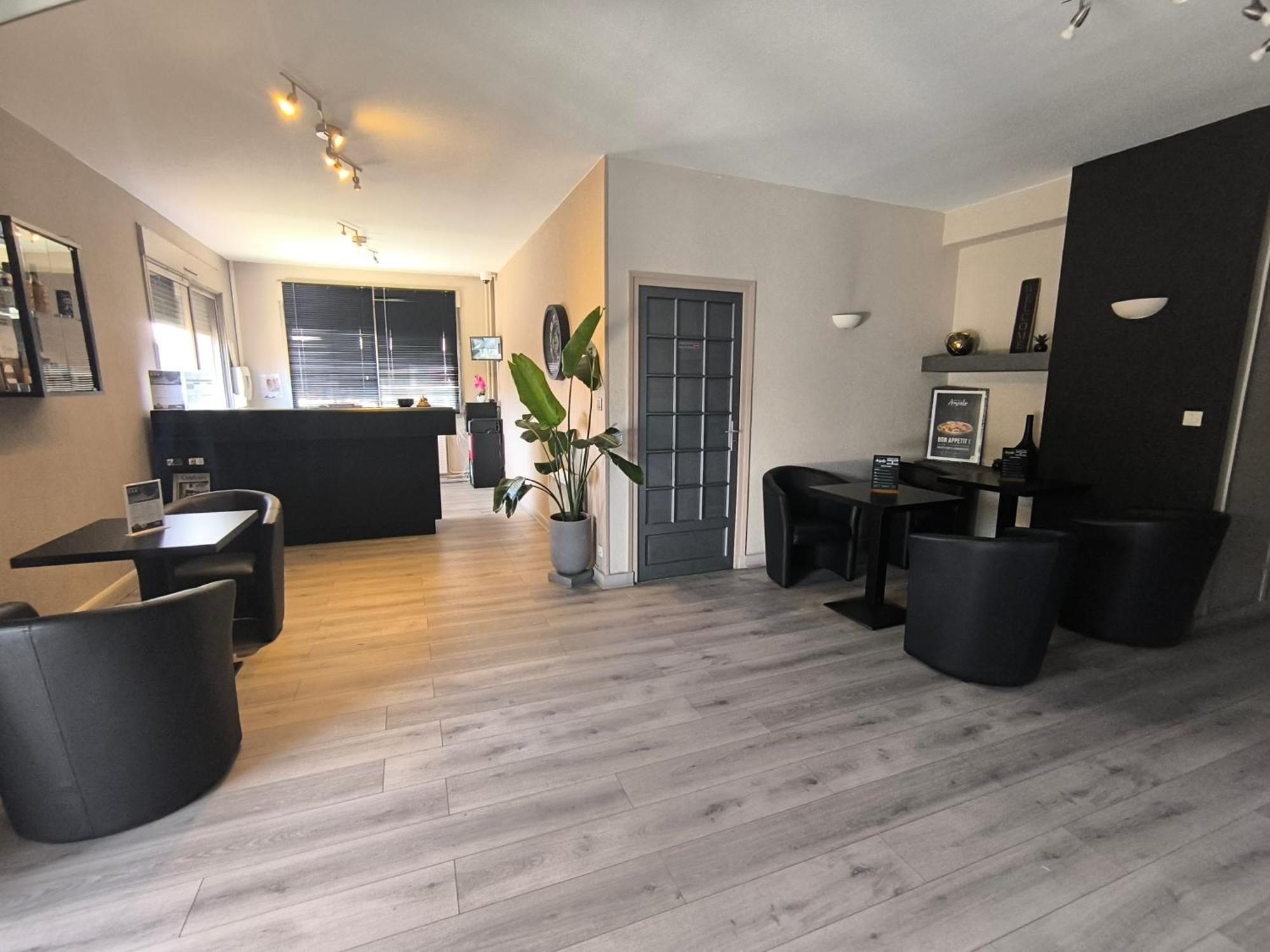 Adonis Lyon Est Hotel Artys Saint-Priest-en-Jarez Bagian luar foto