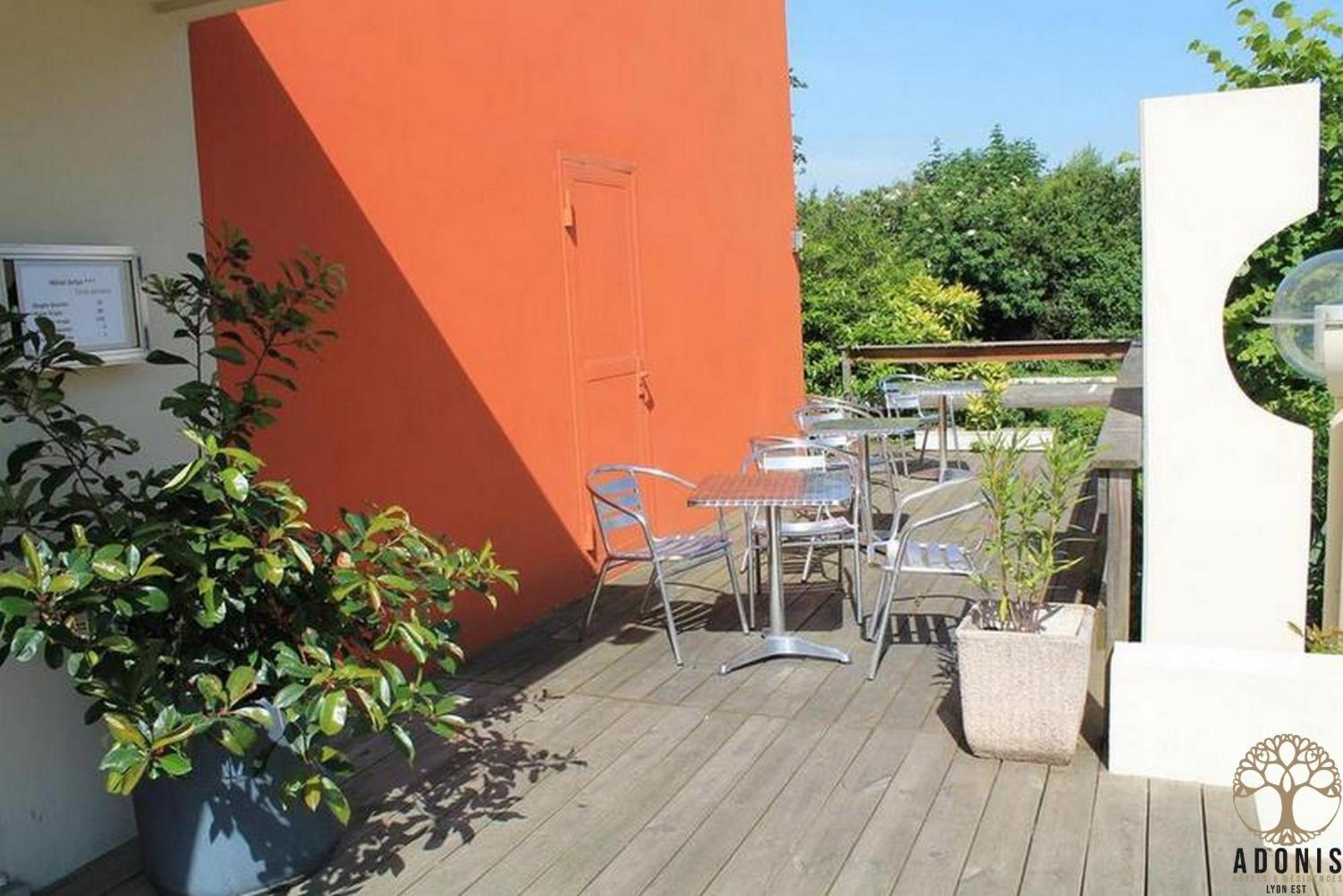 Adonis Lyon Est Hotel Artys Saint-Priest-en-Jarez Bagian luar foto