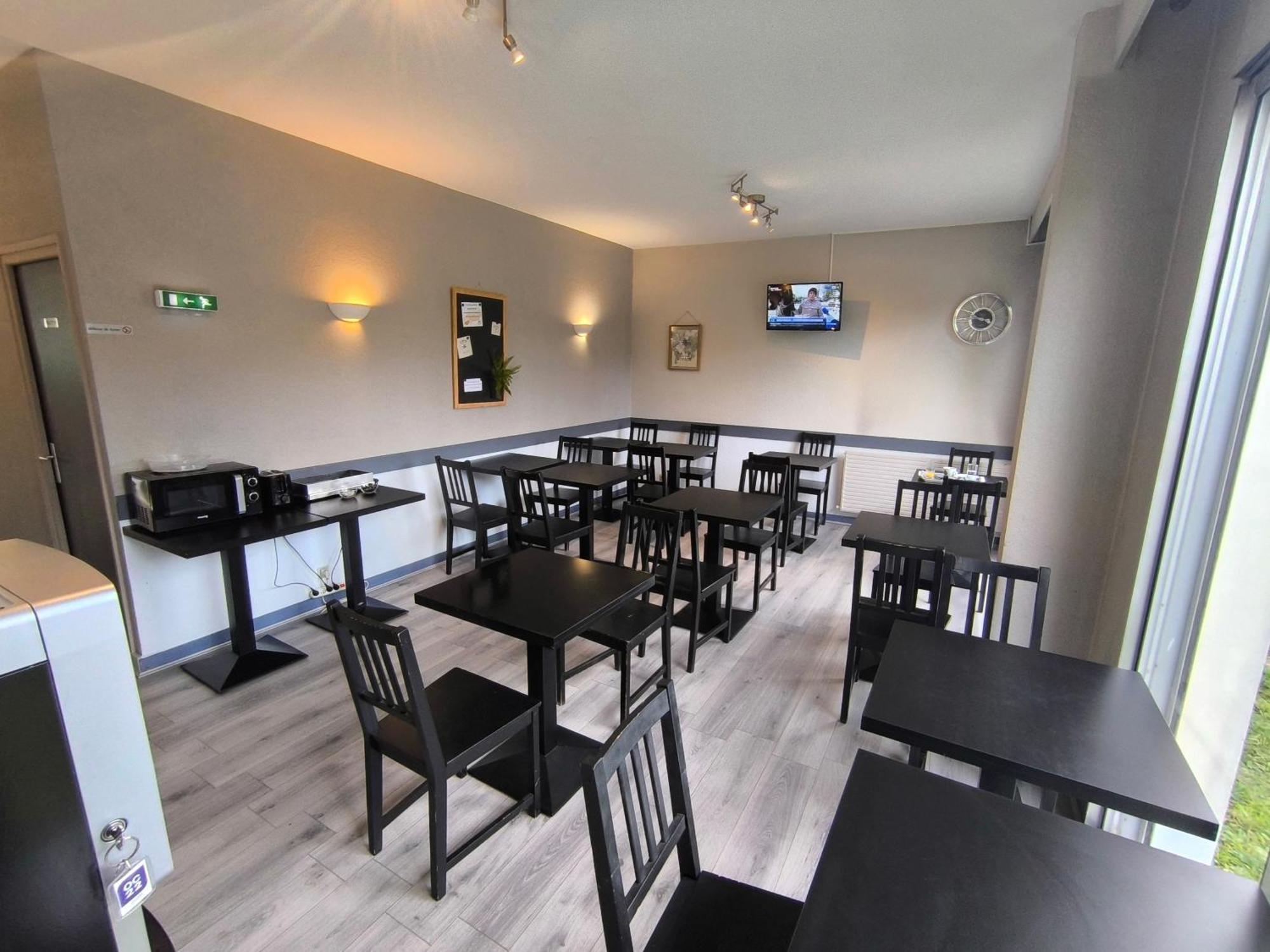 Adonis Lyon Est Hotel Artys Saint-Priest-en-Jarez Bagian luar foto