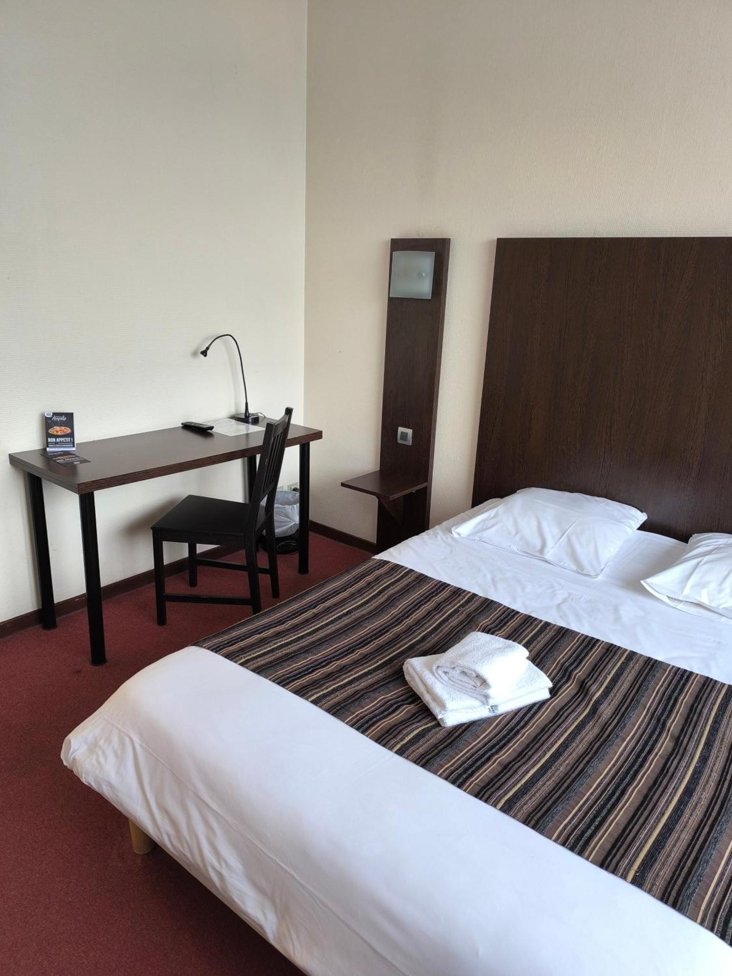 Adonis Lyon Est Hotel Artys Saint-Priest-en-Jarez Bagian luar foto