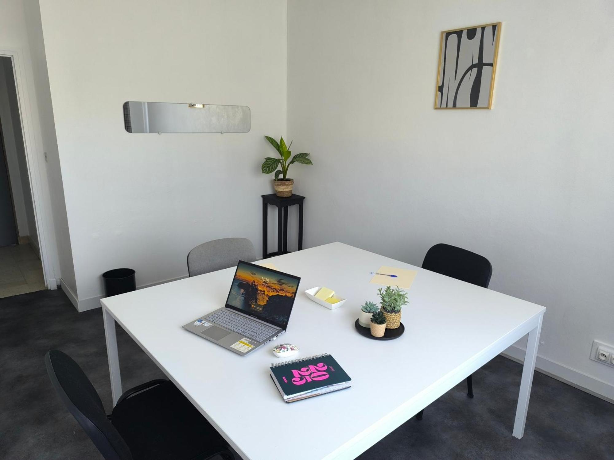 Adonis Lyon Est Hotel Artys Saint-Priest-en-Jarez Bagian luar foto