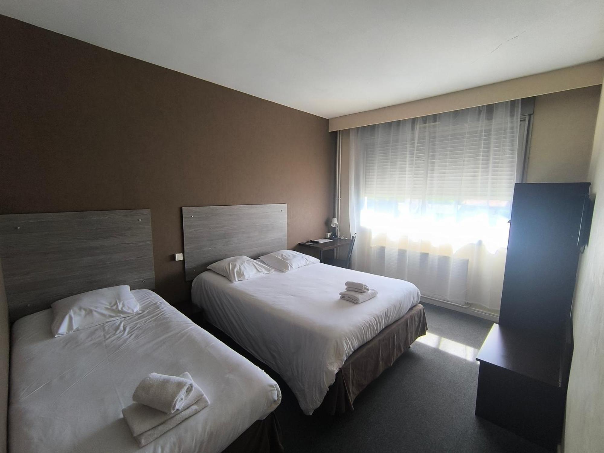 Adonis Lyon Est Hotel Artys Saint-Priest-en-Jarez Bagian luar foto
