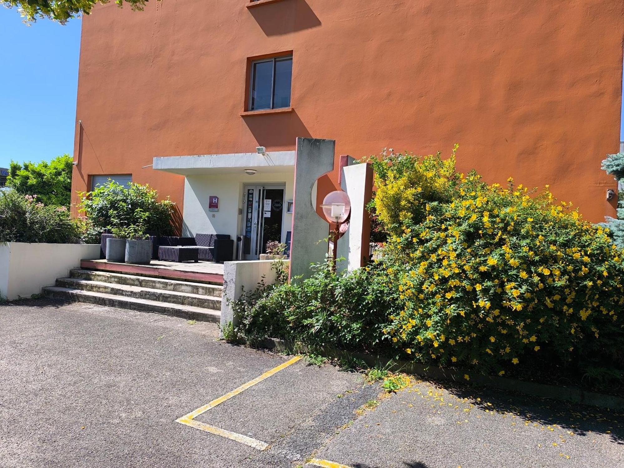 Adonis Lyon Est Hotel Artys Saint-Priest-en-Jarez Bagian luar foto