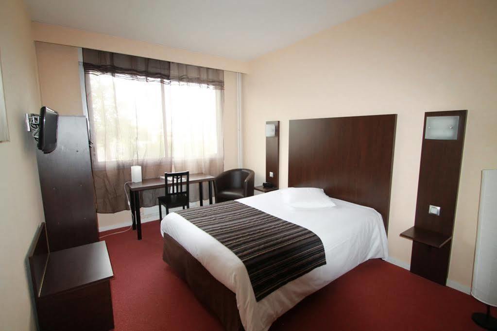 Adonis Lyon Est Hotel Artys Saint-Priest-en-Jarez Bagian luar foto